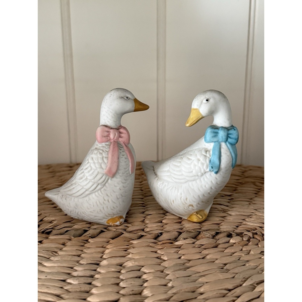 Vtg Pair Of Ceramic Geese Figurines Goose Animal Figures Birds Couple Shelf Sit